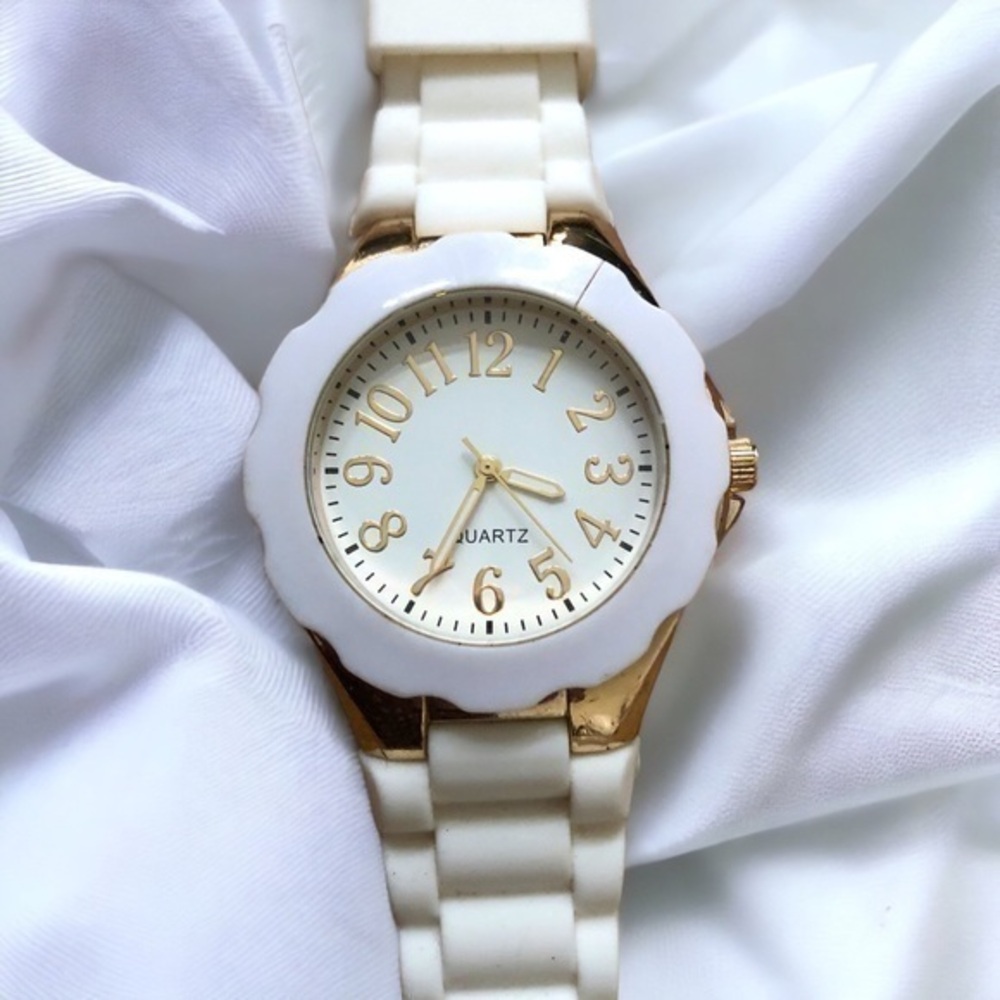 White Silicone Band Japan Movement Quartz Watch - Picture 1 of 4